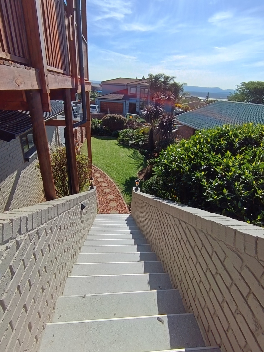 4 Bedroom Property for Sale in Wavecrest Eastern Cape
